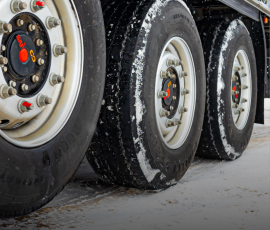 грузовая пробка в пункте пропуска «Кани-Курган»: сроки ожидания выросли в 2-3 раза - фото - 1