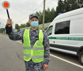таможенникам хотят разрешить самим останавливать грузовики по всей России - фото - 1