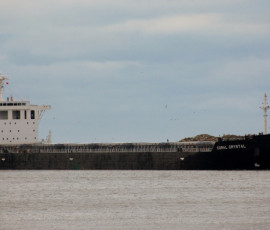 балкер сел на мель в Суэцком канале - фото - 1