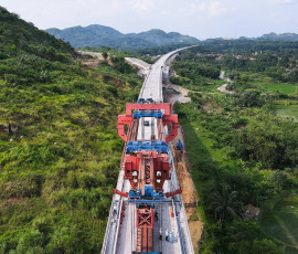 поставка грузов в 20-ти футовых контейнерах по маршруту «Один пояс, один путь» - фото - 1